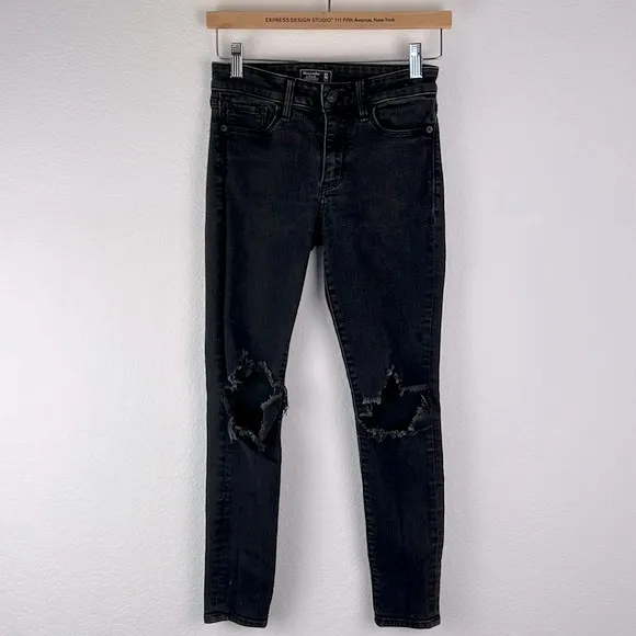 Abercrombie and Fitch HarperAnkle Black Distressed Jeans Size 00