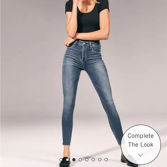 NWOT- Abercrombie Hold-You-In Stretch Denim
High Rise Jean Leggings size 29 reg