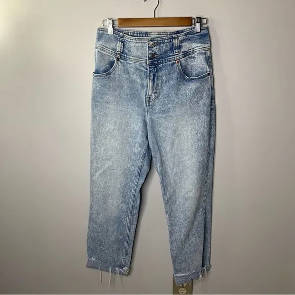 Abercrombie Ultra High Rise Mom Jeans Size 29