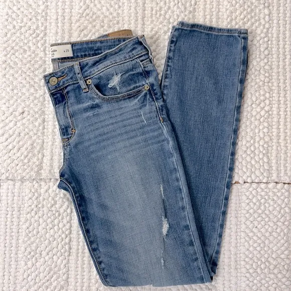 Abercrombie & Fitch Distressed Skinny Jeans Size 8/29