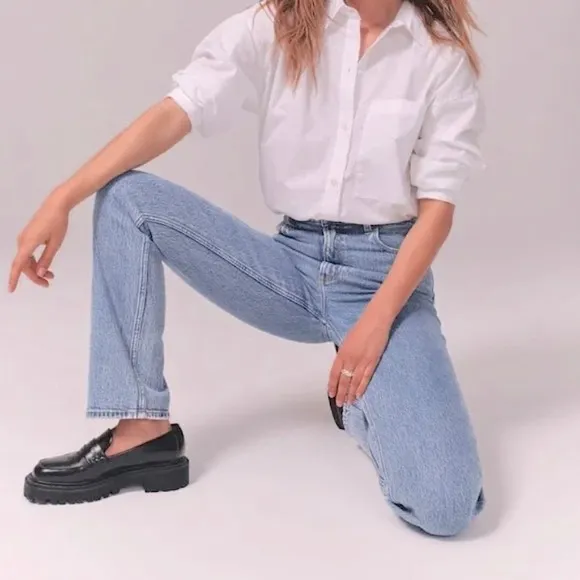 Abercrombie & Fitch Curve Love 90s Straight Ultra High Rise Jeans Vintage Light