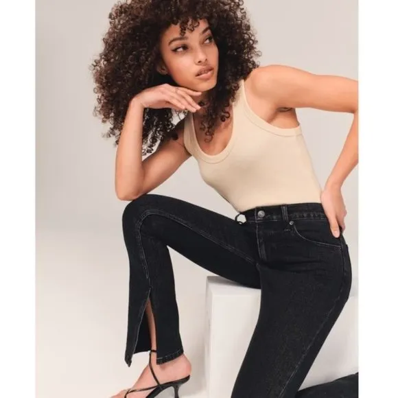 ✨ Abercrombie & Fitch High Rise Skinny Jean in Black with Vent Hem ✨