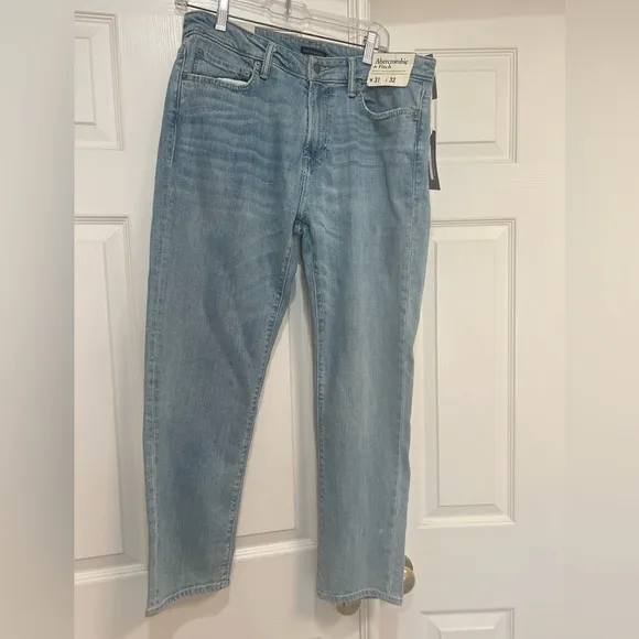 Abercrombie ankle straight ultra high rise
          
      NWT