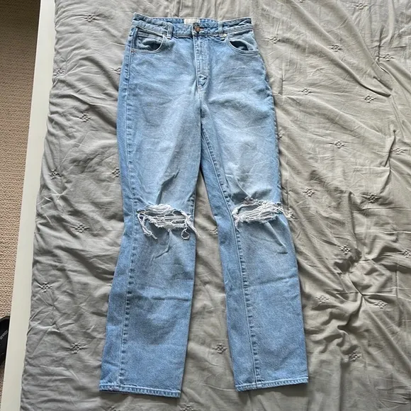Abrand, light wash, knee rip, straight leg jeans. Size 27. Only worn twice!