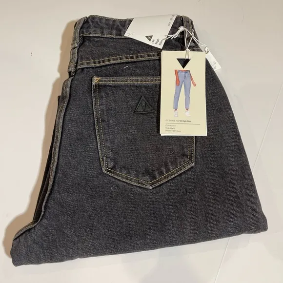 Abrand Jeans Faded Black '94 High Slim Mom Jeans Size 28 US (10 AUS)
          
      NWT