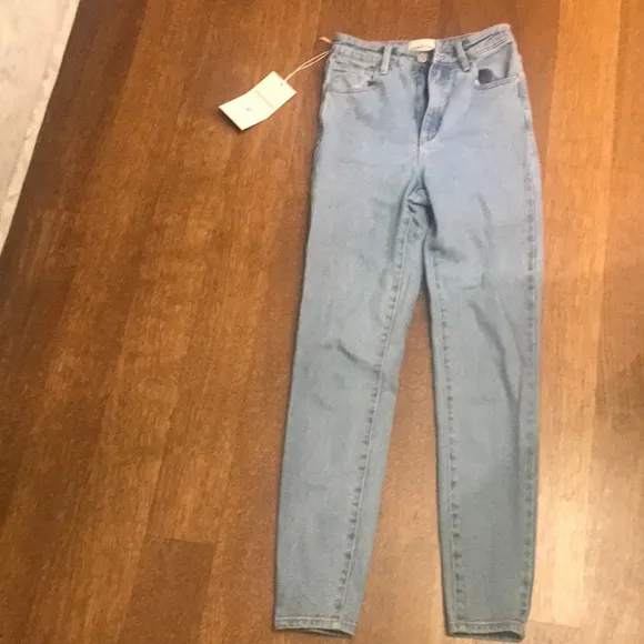 Brand new Womens skinny jeans
          
      NWT