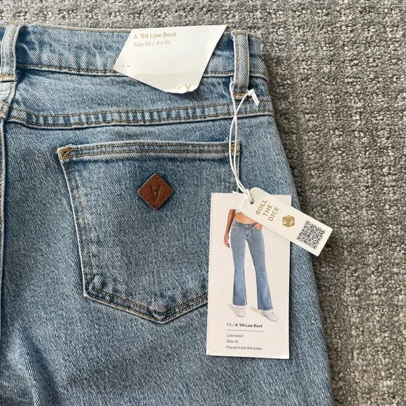 Abrand 90s bootcut/ flared jeans sz 28 light denim
          
      Boutique