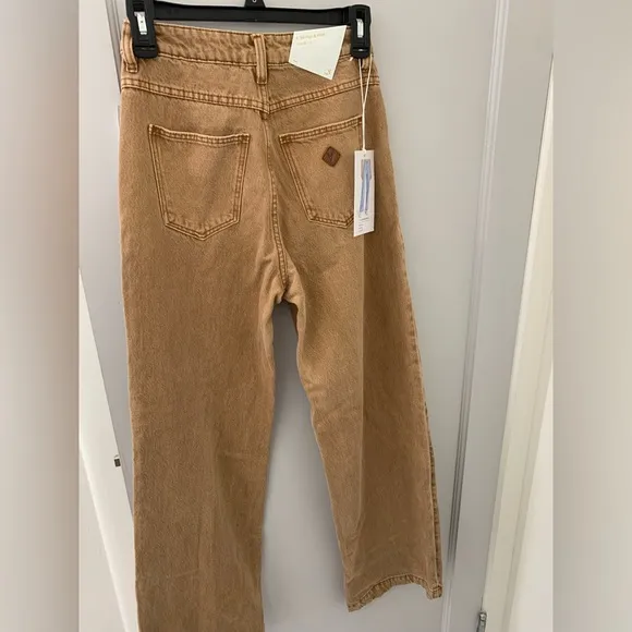 ABRAND Jeans A 94’ High and Wide in Sandstone
          
      NWT
