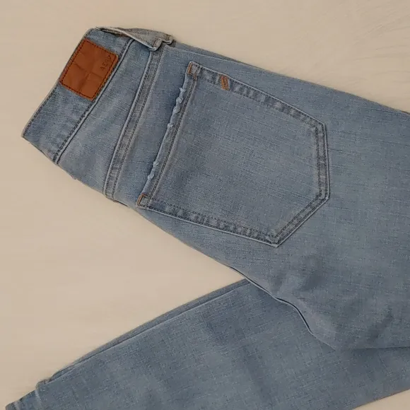Aeropostale Women's High Rise Destroyed  Legging, NWT
          
      NWT