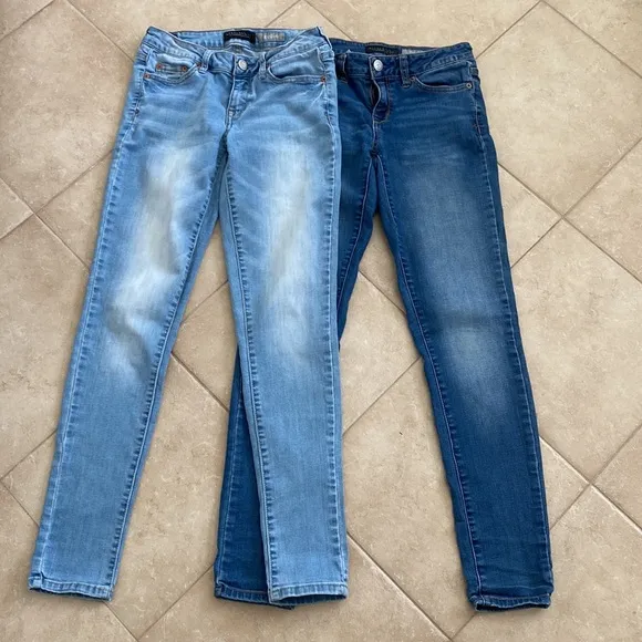 Aeropostale- set of 2 pairs of jeggins size 2R