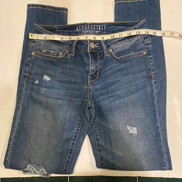 AEROPOSTALE DISTRESSED SKINNY JEGGINGS SIZE 2 REGULAR