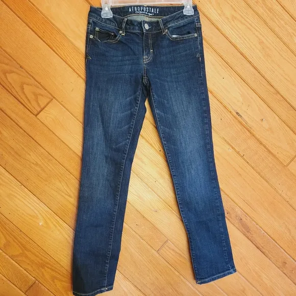 Aeropostale size 2 short dark blue skinny jeans