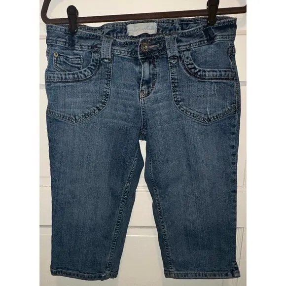 Aeropostale denim capris sz 9/10, good used condition