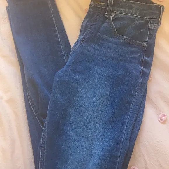 Aeropostale distressed skinny jeans