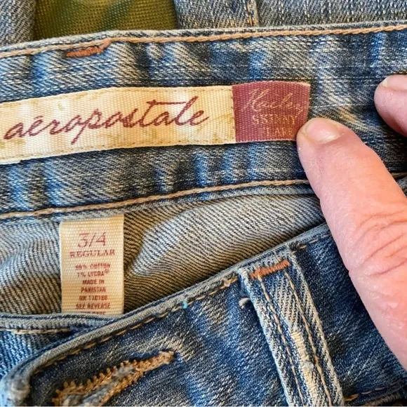 𝅺AEROPOSTALE jeans, skinny flare in size 3/4 regular. Style Kayley. Trendy fun.
