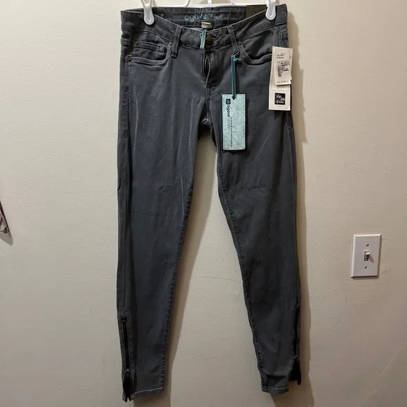 NWT! Agave Nectar slim fit jeans size 27! Brand New And Super Cute!!
          
      NWT