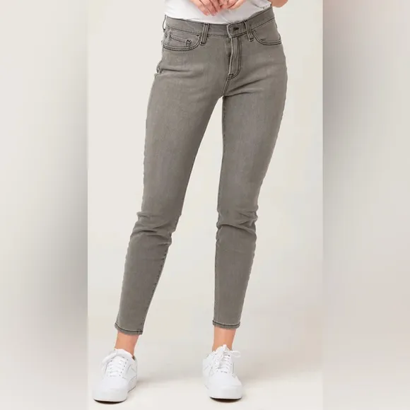 NWOT AGAVE DENIM Darling W1 SKINNY - JOAN FADE Jeans!
          
      NWT
