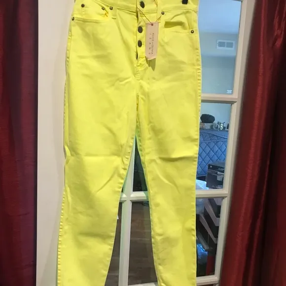Alicia + Olivia jeans
          
      NWT