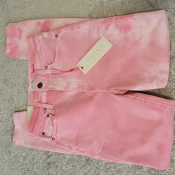 ALICE + OLIVIA GOOD HIGH WAIST SKINNY JEANS ....NWT
          
      NWT