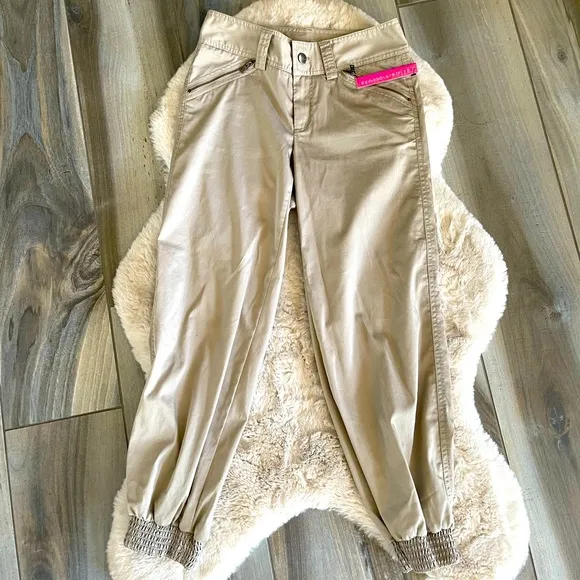 Alice + Olivia khaki cargo pants NWT Size 0 26” inseam
          
      NWT