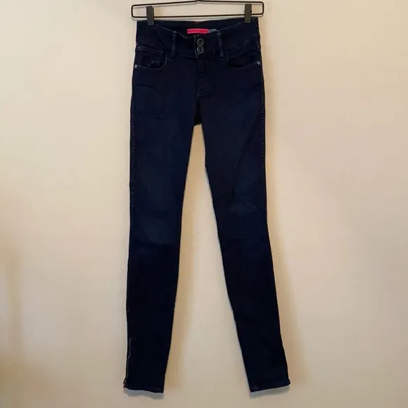 Alice + Olivia Dark Wash Skinny Jeans size 0