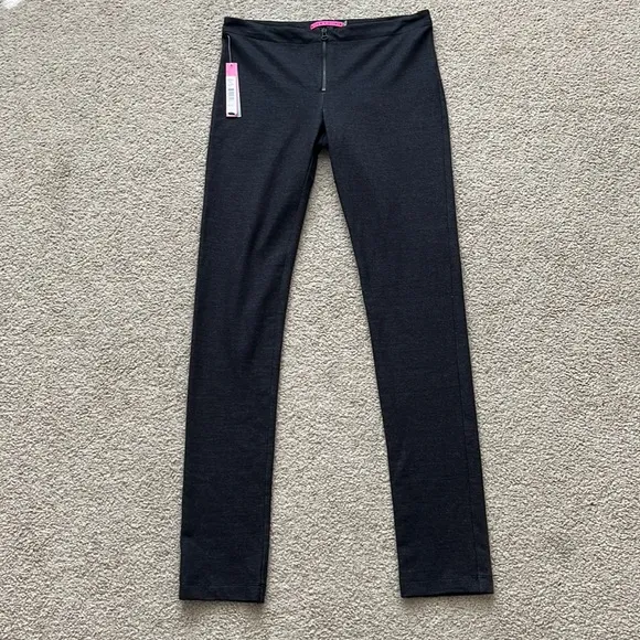 Alice + Olivia Black Skinny Pull On Leggings - NWT
          
      NWT