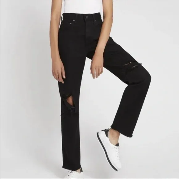 ALICE + OLIVIA Walkin and Talkin High-Rise Boyfriend Black Jeans Size 30
          
      NWT