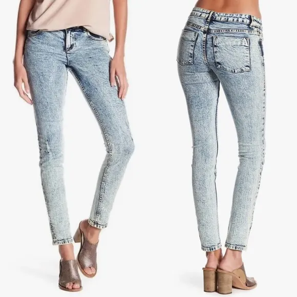 NWT Alice + Olivia Jane Acid Wash Skinny Jeans Size 25