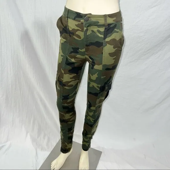 Alice + Olivia Camo Print Slim Fit Stretch Cotton Cargo Pants
          
      NWT