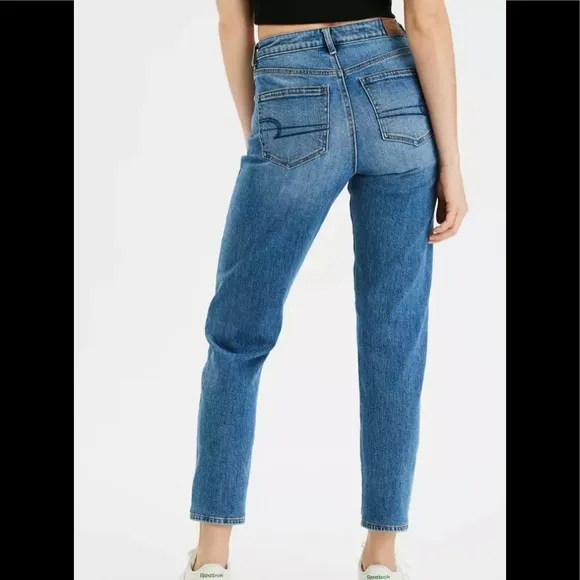 American Eagle high waisted, tapered, Mom jeans.