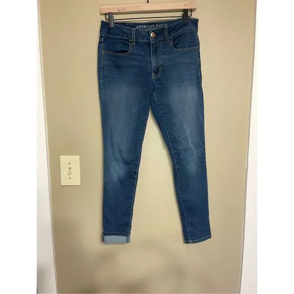 American Eagle Women’s Medium Wash Skinny Jeans Size 6 Short