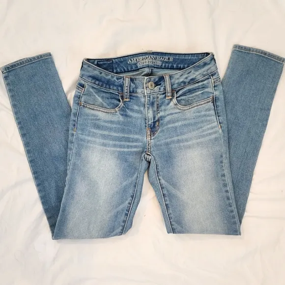 American Eagle Light Wash Jeans