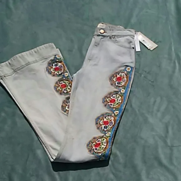 Women's jeans
          
      NWT