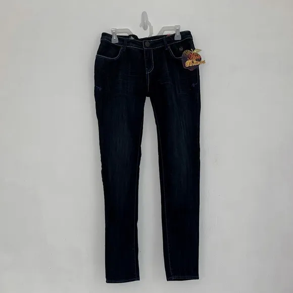 APPLE BOTTOMS Skinny Studded Jeans Size 9/10
          
      NWT