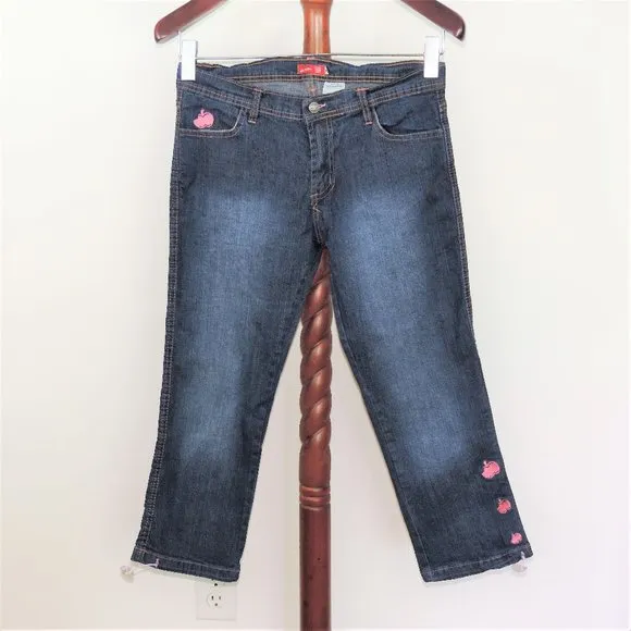 Apple Bottoms embroidered denim capris