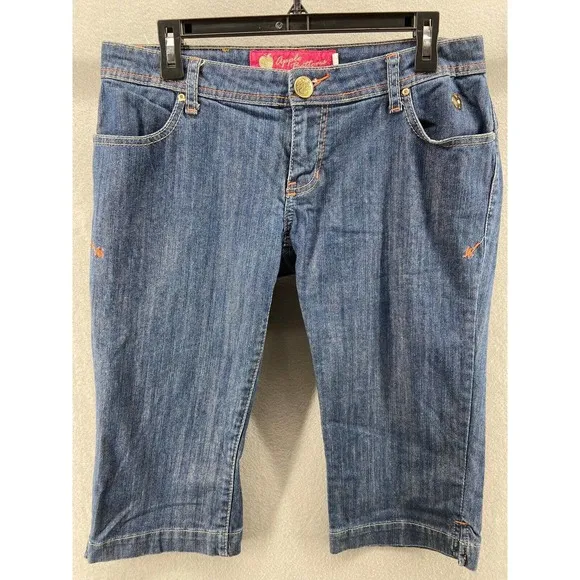 Apple Bottoms Jeans Capris Womens Sz 8/10 Pink Embroidered Pockets Medium Wash