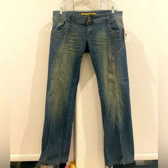 NWT APPLE BOTTOMS | Y2K throwback Flare Jeans | Sz 12
          
      NWT