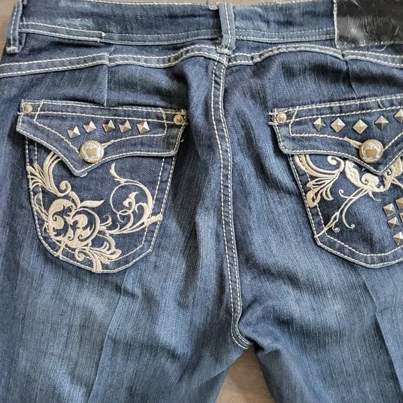 Apple Bottom Jeans Embroidered Studded Pockets Straight Cut Size 15/16