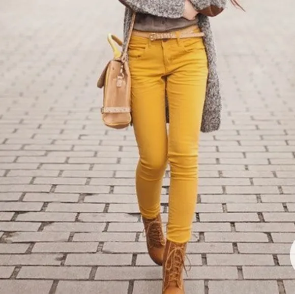 ARIZONA JEAN CO. SKINNY JEAN MUSTARD SZ 1
