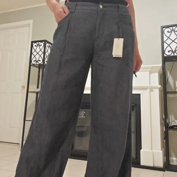 Giorgio Armani grey linen trousers ,NEW with tag
          
      Boutique