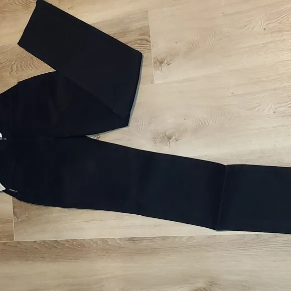 GIORGIO ARMANI NWT MADE IN ITALY BLACK HIGH WAIST STRETCH COTTON JEANS  size 28
          
      NWT
