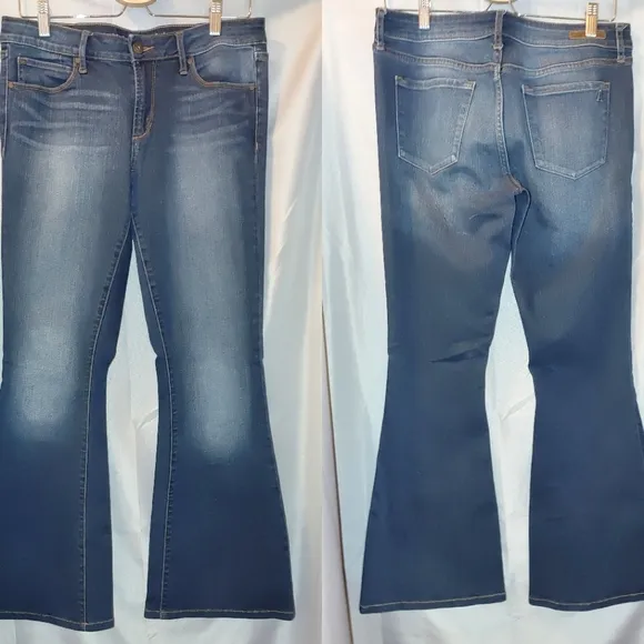Articles of Society Faith Flare Oakhurst Medium Wash 30 Stretch MidRise