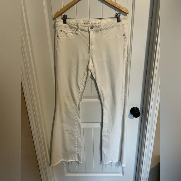 Articles of Society white Flare leg Jeans Size 31