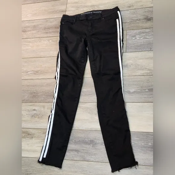 4/25Sale!💕Articles of Society black with white stripe raw hem jeans