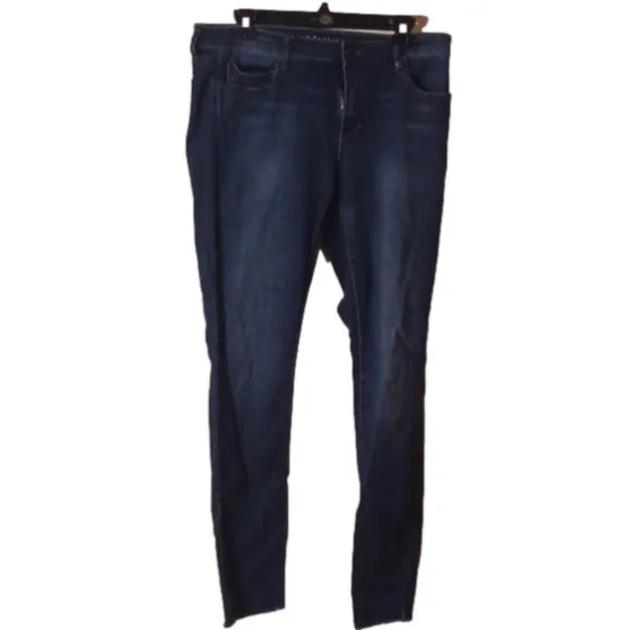ARTICLES of Society darkwash skinny jeans. Size 31. Great used condition.Raw hem
