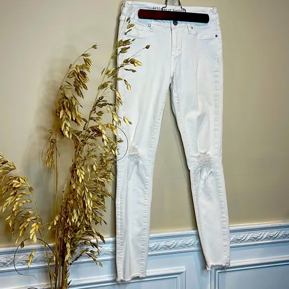 Articles of Society Skinny White Destroyed Jeans with Raw Hem
