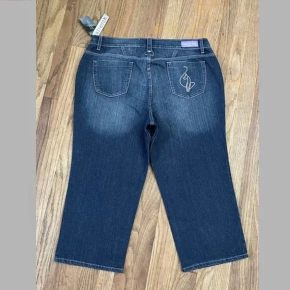 Women’s Baby Phat Stretch Crop capri cropped Jeans Size 20 NWT OP$64
          
      NWT