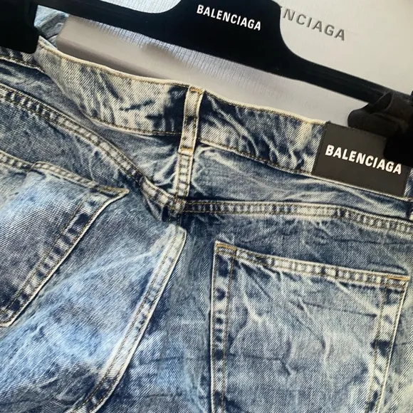 Authentic Balenciaga mid-rise skinny denim pant size 28
          
      NWT