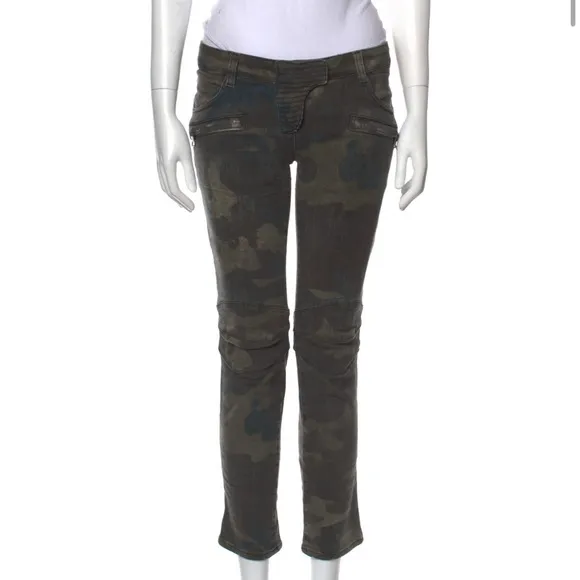 Balmain camo jeans in very good condition!  Size US6 FR38