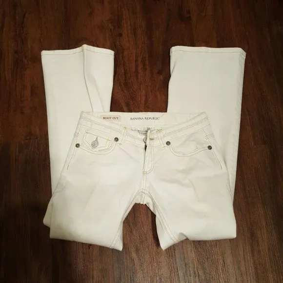 MAKE AN OFFER Banana republic White boot cut